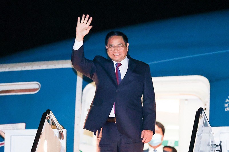Thủ tướng Phạm Minh Chính tại sân bay quân sự Andrew.