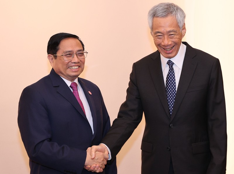 Thủ tướng Phạm Minh Chính gặp Thủ tướng Singapore Lý Hiển Long (Ảnh: Nhật Bắc).