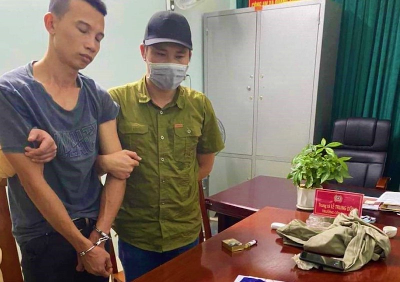 Đối tượng Phan Minh Châu bị công an bắt giữ.