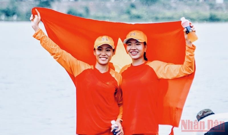 Lường Thị Thảo và Đinh Thị Hảo giành Huy chương Vàng trong nội dung thuyền đôi nữ hạng nhẹ 2 mái chèo.