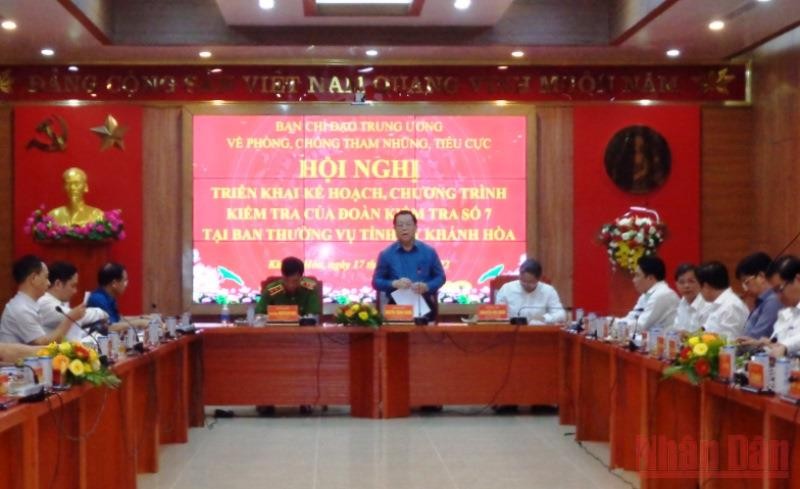 Đồng chí Nguyễn Trọng Nghĩa phát biểu kết luận buổi làm việc.
