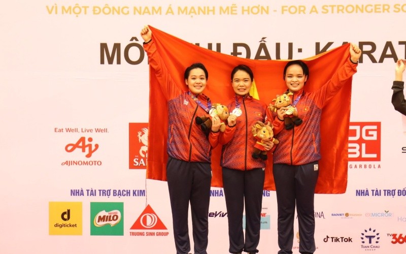 Bộ ba vận động viên, gồm: Nguyễn Thị Phương, Lưu Thị Thu Uyên, Nguyễn Ngọc Trâm giành Huy chương Vàng.