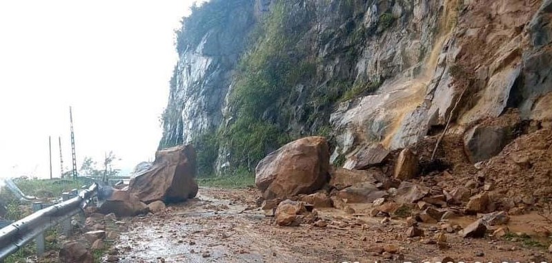 Mưa lớn trên diện rộng gây sạt lở trên nhiều tuyến đường ở Lai Châu. (Ảnh: TTXVN)