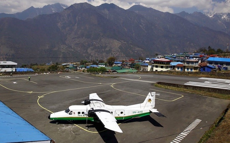 Một máy bay DHC-6 Twin Otter của hãng hàng không Tara Air tại sân bay Tenzing Hillary ở Lukla, Nepal. (Ảnh: Reuters)