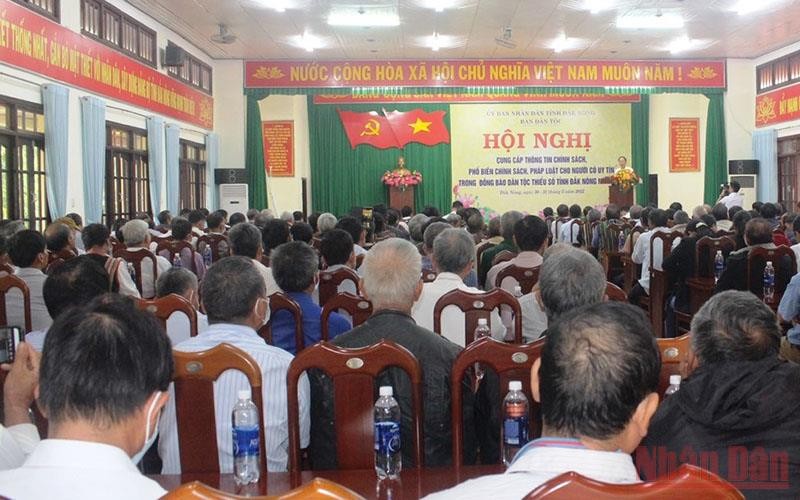 Hơn 200 đại biểu là người có uy tín tham dự Hội nghị cung cấp thông tin chính sách, phổ biến chính sách, pháp luật tỉnh Đắk Nông.