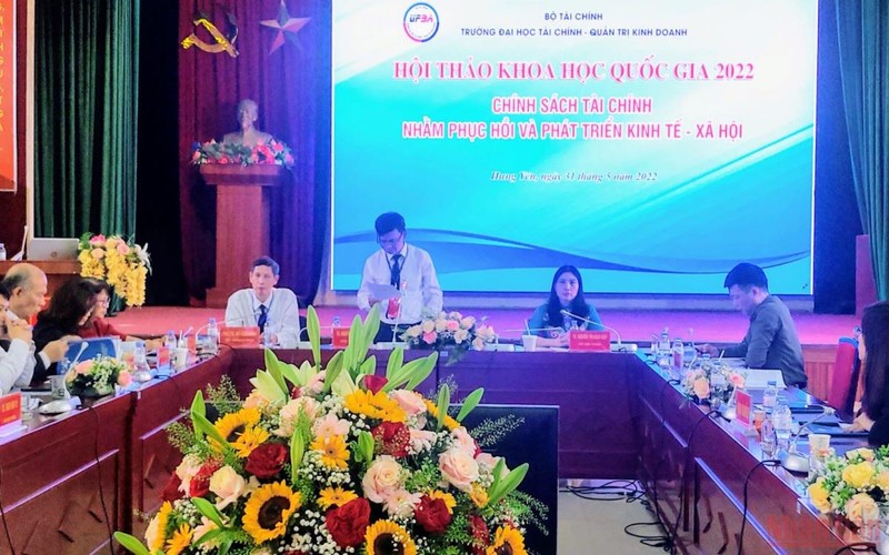 TS Nguyễn Trọng Nghĩa, Hiệu trưởng Trường Đại học Tài chính-Quản trị kinh doanh phát biểu tại hội thảo.