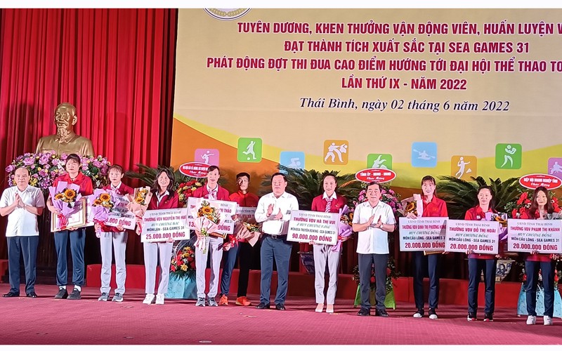 Lãnh đạo tỉnh Thái Bình tuyên dương, khen thưởng các vận động viên.