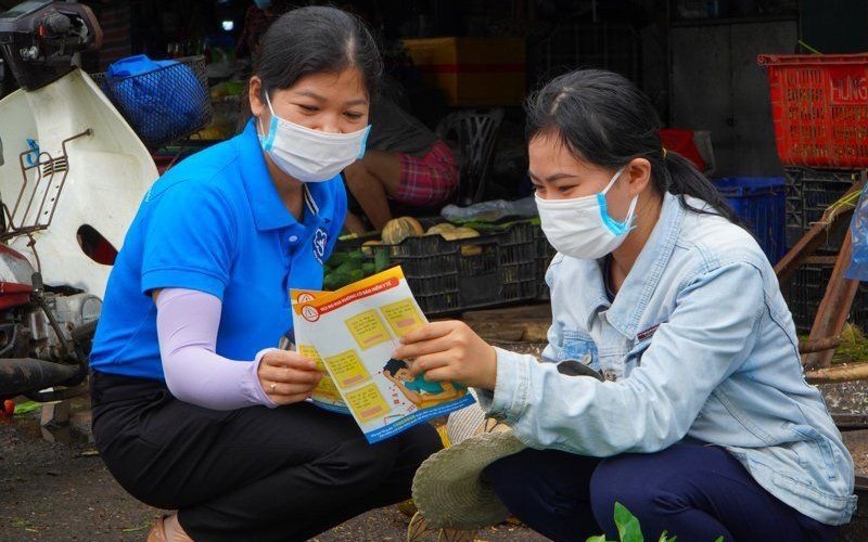 Truyền thông chính sách bảo hiểm xã hội tới người lao động tự do tại tỉnh Quảng Nam. (Ảnh Trung Tâm)