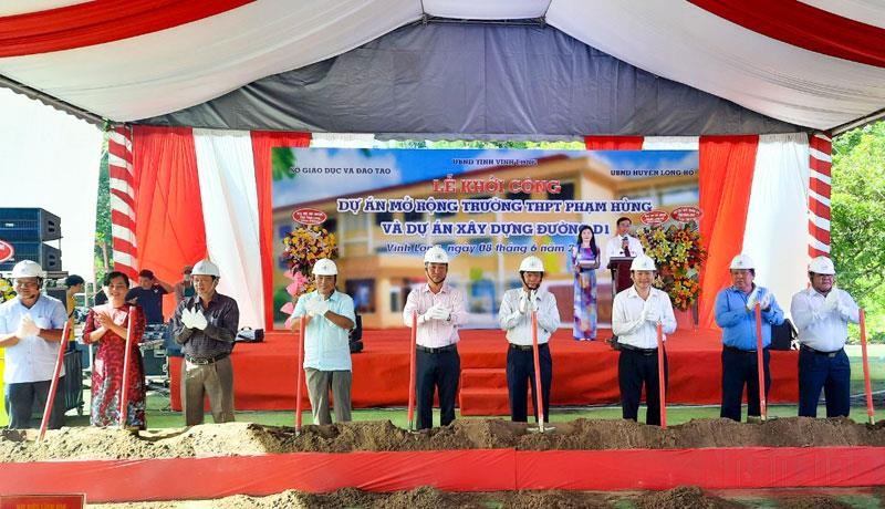 Lễ khởi công Dự án nâng cấp, mở rộng Trường THPT Phạm Hùng tại khóm 6, thị trấn Long Hồ, huyện Long Hồ, tỉnh Vĩnh Long.