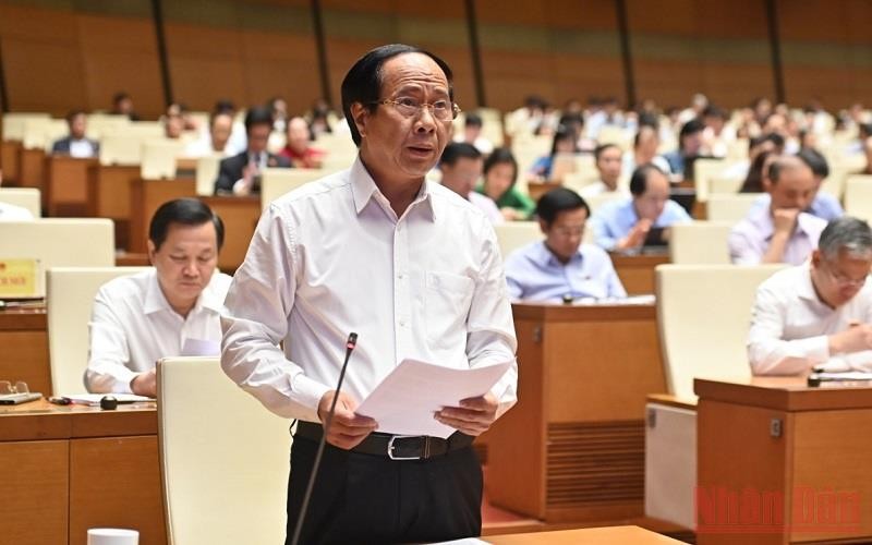 Phó Thủ tướng Lê Văn Thành báo cáo về một số nội dung được nhiều đại biểu Quốc hội quan tâm. (Ảnh: LINH KHOA)