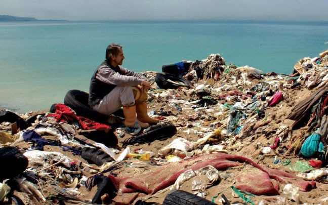 Cảnh trong phim "Trash", một bộ phim về đề tài môi trường. (Ảnh:Ybox)