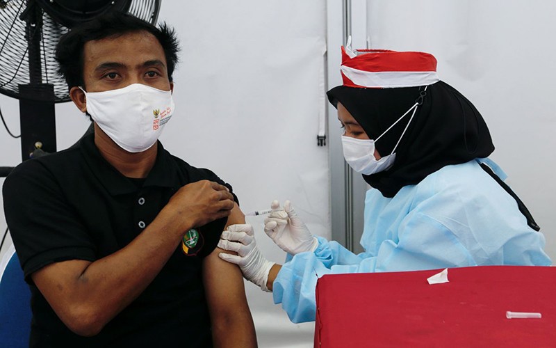 Tiêm vaccine ngừa Covid-19 tại Jakarta, Indonesia, ngày 16/8/2021. (Ảnh: Reuters)