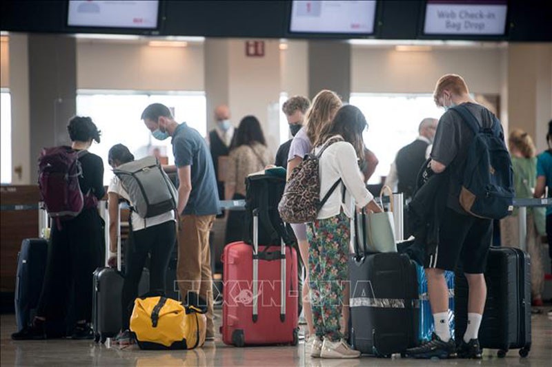 Hành khách tại sân bay ở Brandenburg, Đức. (Ảnh tư liệu: AFP/TTXVN)