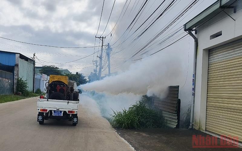 Phun hóa chất diệt muỗi tại thành phố Biên Hòa, tỉnh Đồng Nai.