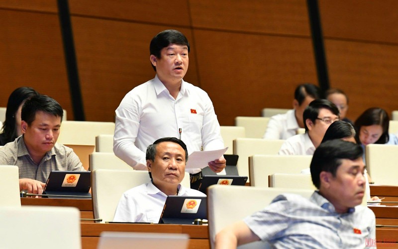 Đại biểu Lương Văn Hùng (Quảng Ngãi) phát biểu tại phiên thảo luận của Quốc hội về dự án Luật Thực hiện dân chủ ở cơ sở, sáng 14/6. (Ảnh: LINH NGUYÊN)