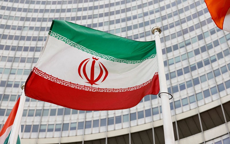 Cờ của Iran trước trụ sở IAEA tại Vienna, Aó, năm 2021. (Ảnh: Reuters)