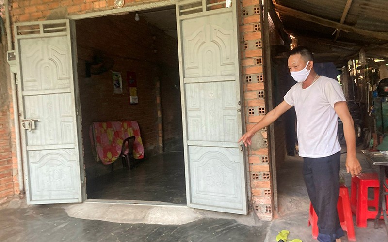 Nhà cấp bốn xuống cấp nghiêm trọng nhưng người dân không thể xây dựng, sửa chữa vì vướng dự án treo ở phường Long Bình Tân, thành phố Biên Hòa, tỉnh Đồng Nai. (Ảnh THIÊN VƯƠNG)