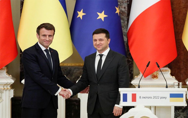 Tổng thống Ukraine Zelensky và người đồng cấp Pháp Macron trong cuộc họp báo tại Kiev, ngày 8/2. (Ảnh: Reuters)