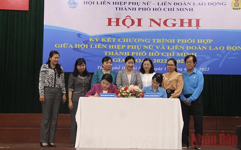 Liên đoàn Lao động và Hội Liên hiệp phụ nữ Thành phố Hồ Chí Minh ký kết chương trình phối hợp sáng 17/6.