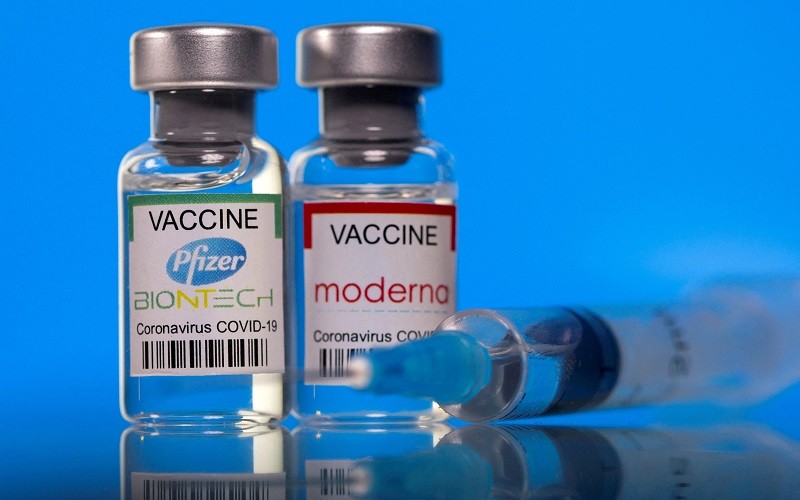 Mỹ trở thành quốc gia đầu tiên cho phép sử dụng vaccine mRNA ngừa Covid-19 cho trẻ em dưới 6 tháng tuổi. (Ảnh: Reuters)