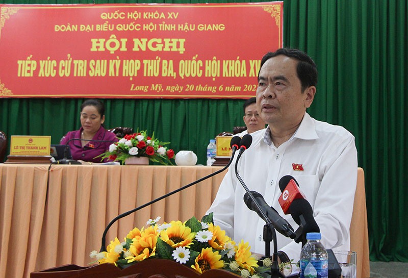 Phó Chủ tịch Thường trực Quốc hội Trần Thanh Mẫn phát biểu tại buổi tiếp xúc cử tri.