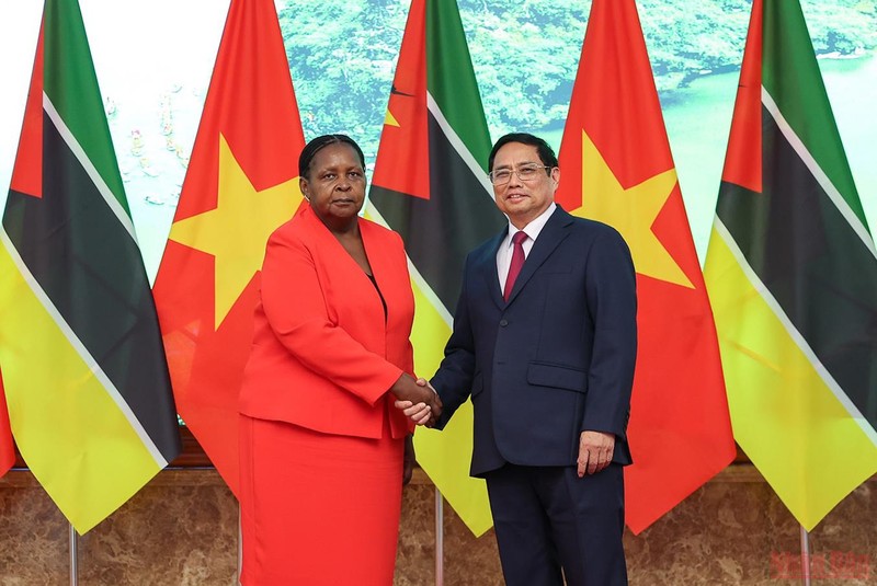 Thủ tướng Phạm Minh Chính và Chủ tịch Quốc hội Cộng hoà Mozambique bà Esperanca Laurinda Francisco Nhiuane Bias. (Ảnh: TRẦN HẢI)