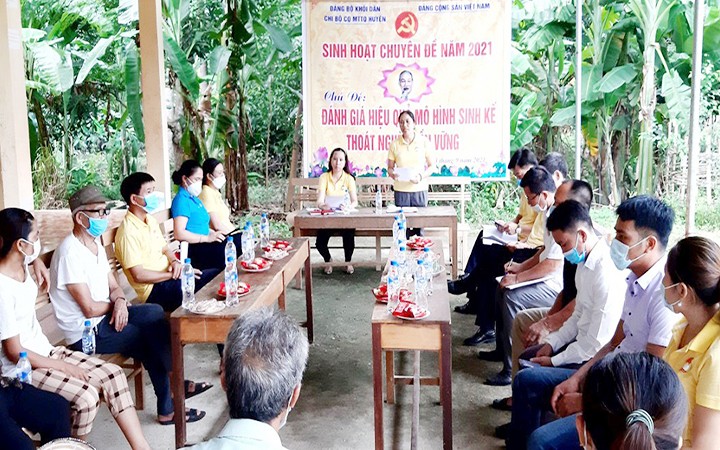 Qua theo dõi phong trào, hoạt động ở cơ sở, nhiều tổ chức đoàn thể ở huyện Con Cuông (Nghệ An) đã phát hiện các nhân tố tích cực giới thiệu nguồn cho Đảng.