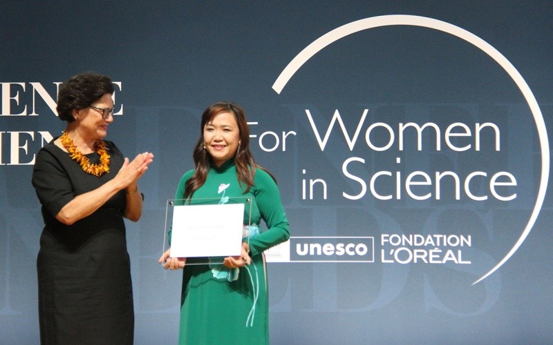 Tiến sĩ Hồ Thị Thanh Vân nhận giải thưởng "Nhà khoa học trẻ tài năng thế giới".