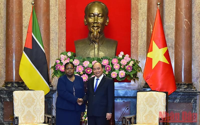 Chủ tịch nước Nguyễn Xuân Phúc tiếp Chủ tịch Quốc hội nước Cộng hòa Mozambique Esperanca Laurinda Francisco Nhiuane Bias, ngày 22/6 tại Hà Nội.