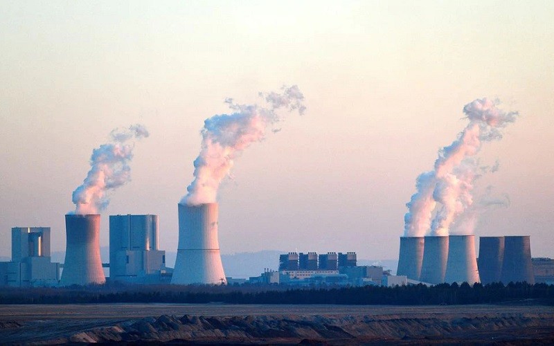 Khí thải CO2 thoát ra từ một nhà máy điện ở Nochten, Đức ngày 22/3/2022. (Ảnh: Reuters)