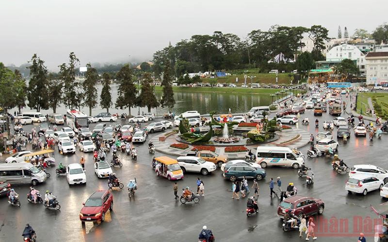 Khu vực du lịch-dịch vụ đạt mức tăng cao nhất trong 3 khu vực kinh tế tại Lâm Đồng. (Ảnh: Trung tâm TP Đà Lạt dịp lễ 30/4/2022).