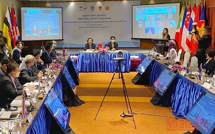 Đối thoại chính sách khu vực ASEAN về quản trị giáo dục nghề nghiệp.