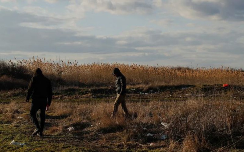 Người di cư ở khu vực biên giới của Serbia. (Nguồn: Reuters)