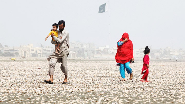 Nắng nóng kỷ lục đang diễn ra nhiều nơi tại Pakistan. Ảnh: THE THIRD POLE