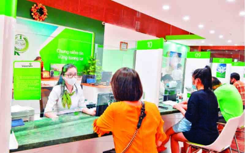 Giao dịch tín dụng tại một chi nhánh của Vietcombank trên địa bàn Thành phố Hồ Chí Minh.