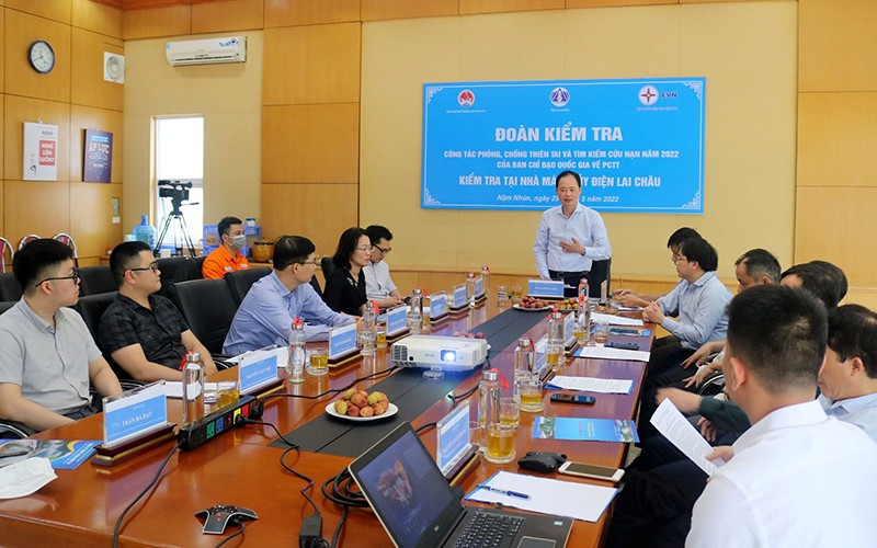 Ðoàn công tác của Ban Chỉ đạo quốc gia về phòng, chống thiên tai khảo sát tại Nhà máy thủy điện Lai Châu.