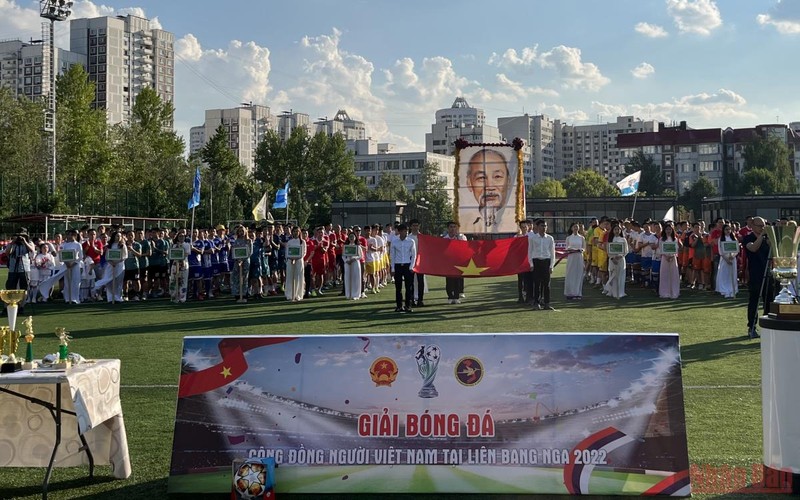 Khai mạc giải bóng đá cộng đồng người Việt Nam tại Nga. (Ảnh: QUẾ ANH)