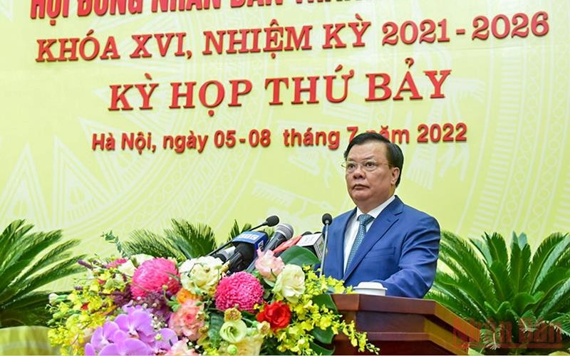 Ủy viên Bộ Chính trị, Bí thư Thành ủy Hà Nội Đinh Tiến Dũng phát biểu tại kỳ họp. (Ảnh: DUY LINH)