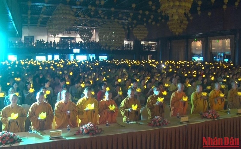Lễ Vu lan báo hiếu tại chùa Tam Chúc.