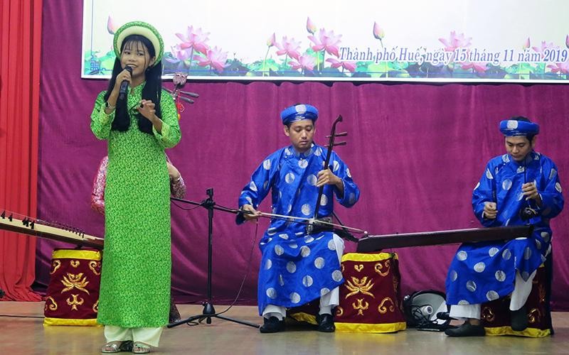 Ca Huế hướng tới di sản văn hóa của nhân loại ảnh 1