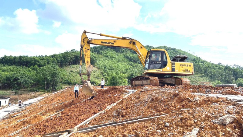 Hồ thủy lợi Kỳ Lãm, phường Đội Cấn, thành phố Tuyên Quang đang được sửa chữa.