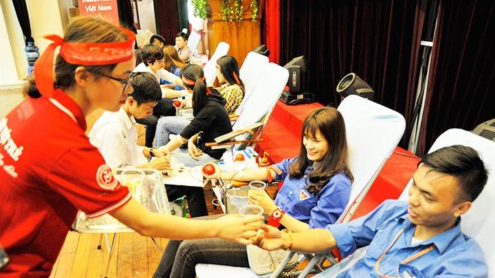 Tuổi trẻ Thủ đô tham gia hiến máu. Ảnh: SONG ANH