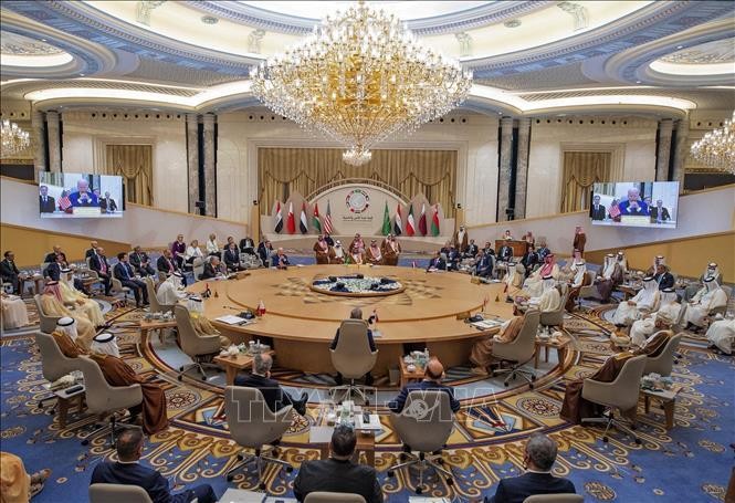 Toàn cảnh Hội nghị thượng đỉnh lãnh đạo các quốc gia Hội đồng Hợp tác vùng Vịnh (GCC) cùng Mỹ, Ai Cập, Iraq và Jordan ở Jedda (Saudi Arabia), ngày 16/7/2022. (Ảnh: AFP/TTXVN)