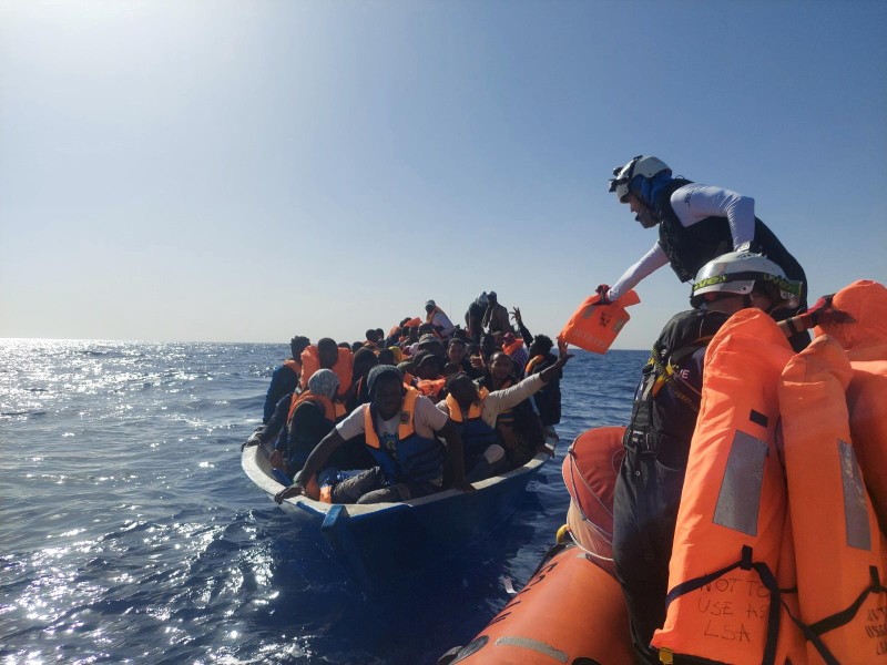 Hỗ trợ người di cư trên biển Địa Trung Hải. (Ảnh minh họa: SOS Mediterranee/Reuters)
