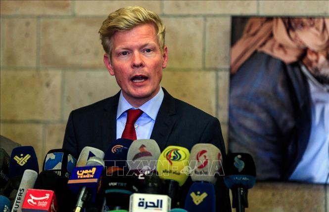 Đặc phái viên LHQ về Yemen Hans Grundberg phát biểu với báo giới tại Sanaa, Yemen, ngày 13/4/2022. (Ảnh: AFP/TTXVN)
