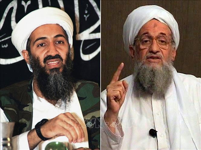 Chân dung thủ lĩnh mạng lưới khủng bố quốc tế al-Qaeda Osama Bin Laden (trái) ngày 8/8/1998 và thủ lĩnh kế nhiệm Ayman al-Zawahiri, ngày 8/6/2011. (Ảnh tư liệu: AFP/TTXVN)