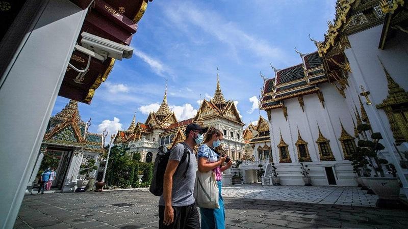 Du khách quốc tế thăm Cung điện Hoàng gia Thái Lan. (Ảnh: Reuters)