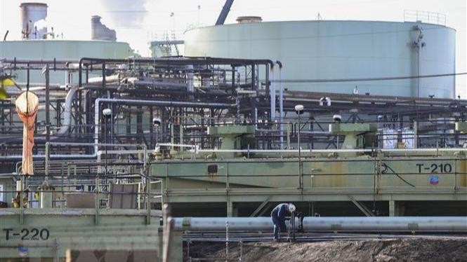 Một cơ sở khai thác dầu của tập đoàn Chevron tại El Segundo, California, Mỹ. (Ảnh: AFP/TTXVN)
