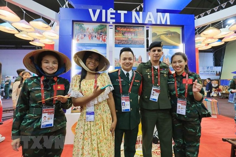 Bạn bè quốc tế trải nghiệm không gian văn hóa Việt Nam tại Army Games ảnh 2