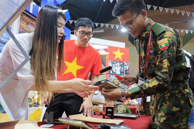 Bạn bè quốc tế trải nghiệm không gian văn hóa Việt Nam tại Army Games ảnh 6